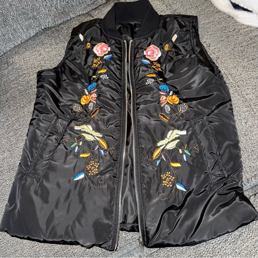 For Cynthia Black Embroidered Floral Vest Women's Size Small Sleeveless Boho